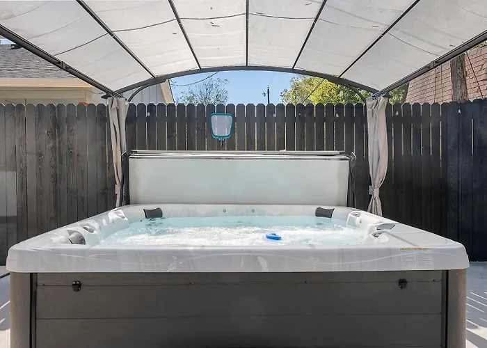 Sleeps 20 In Worth Stockyards With Hottub & Minigolf Vakantiehuis Fort Worth
