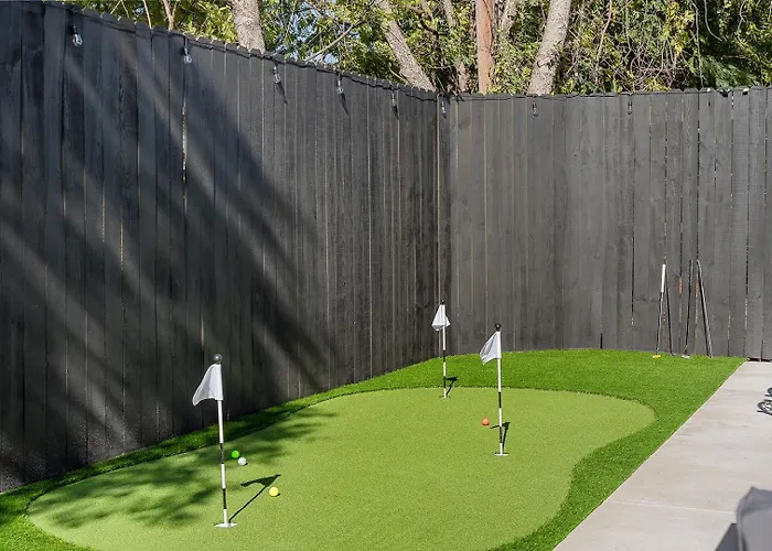 Sleeps 20 In Worth Stockyards With Hottub & Minigolf *