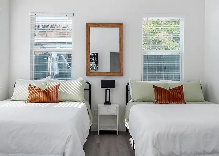 Sleeps 20 In Worth Stockyards With Hottub & Minigolf * Fort Worth