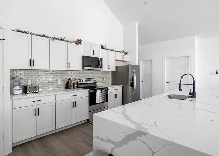 Sleeps 20 In Worth Stockyards With Hottub & Minigolf Fort Worth