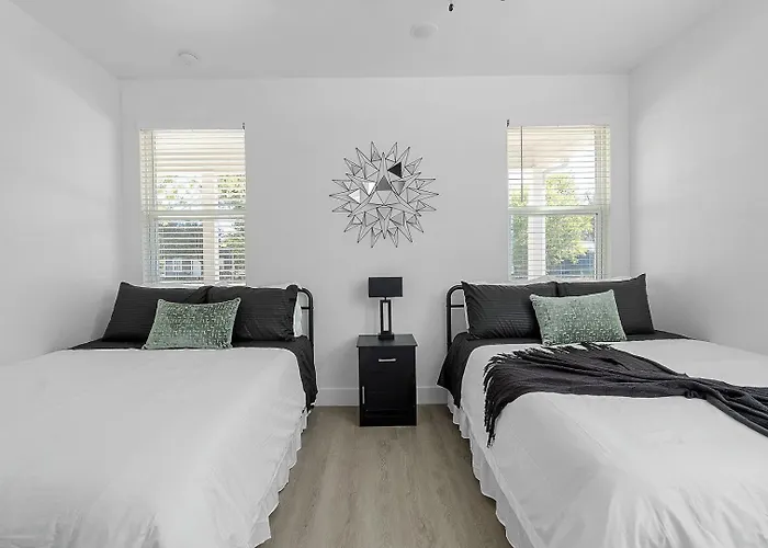 Sleeps 20 In Worth Stockyards With Hottub & Minigolf * Fort Worth