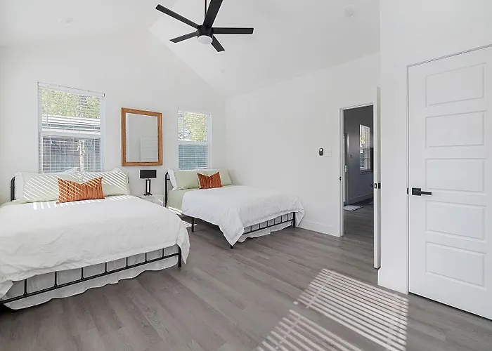 Sleeps 20 In Worth Stockyards With Hottub & Minigolf Vakantiehuis Fort Worth